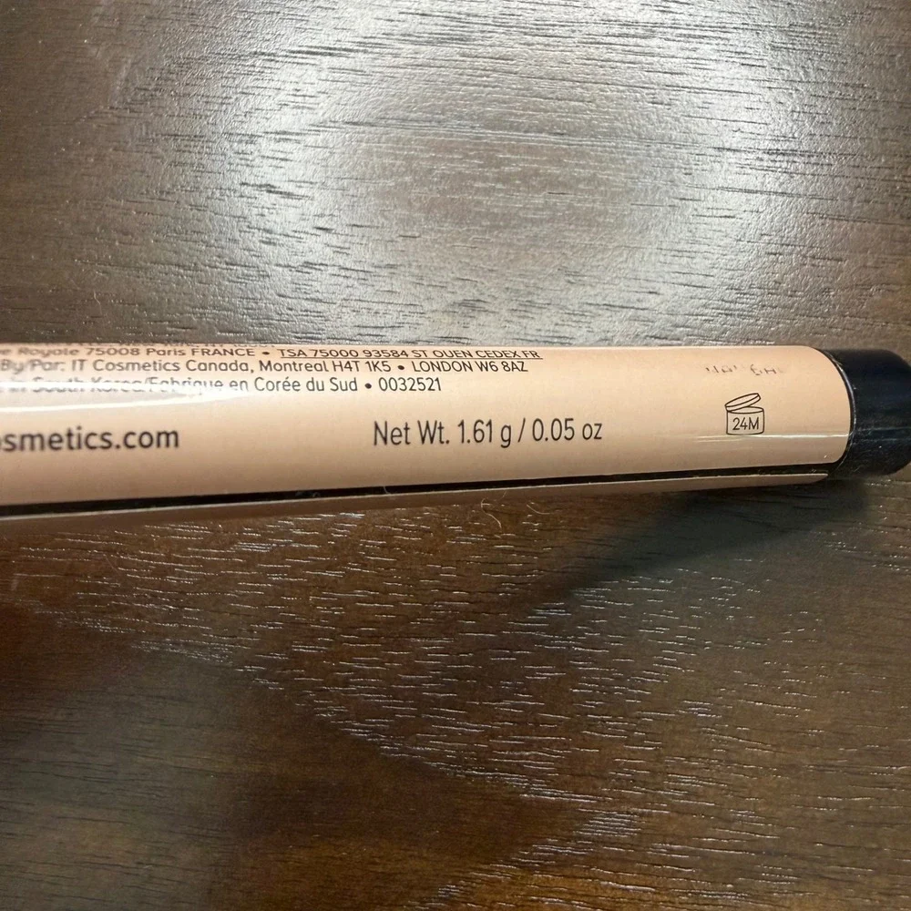 IT Cosmetics Superhero No-Tug Shadow Stick Silk Armor